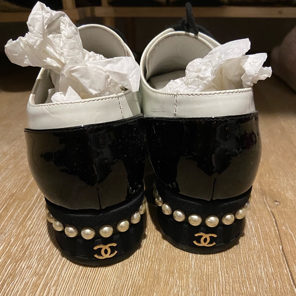 Chanel patent pearl oxfords sz 37.5 - Picture 3 of 5